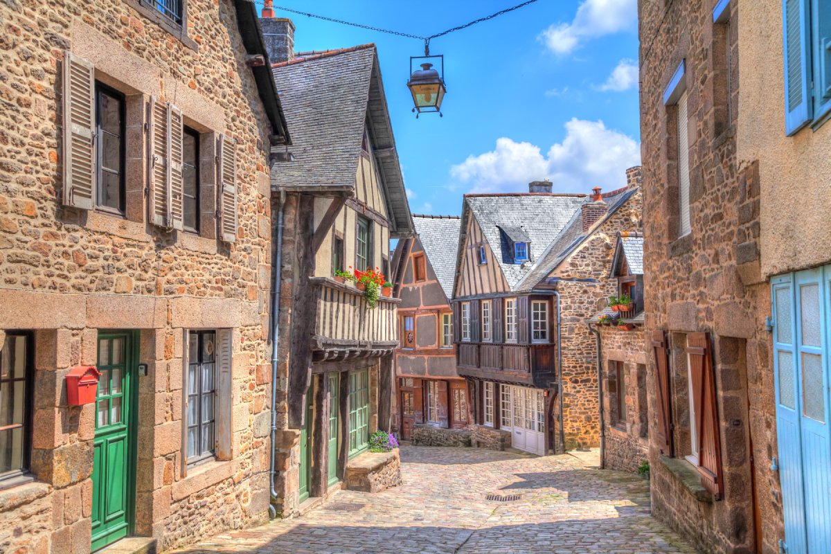 narrow-street-with-old-traditional-houses-in-dinan-2021-10-21-15-45-14-utc